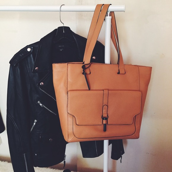 Vince Camuto Handbags - ❌SOLD❌Vince Camuto Cognac Leather Tote