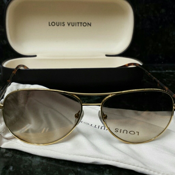 Authentic  LV aviator sunglasses