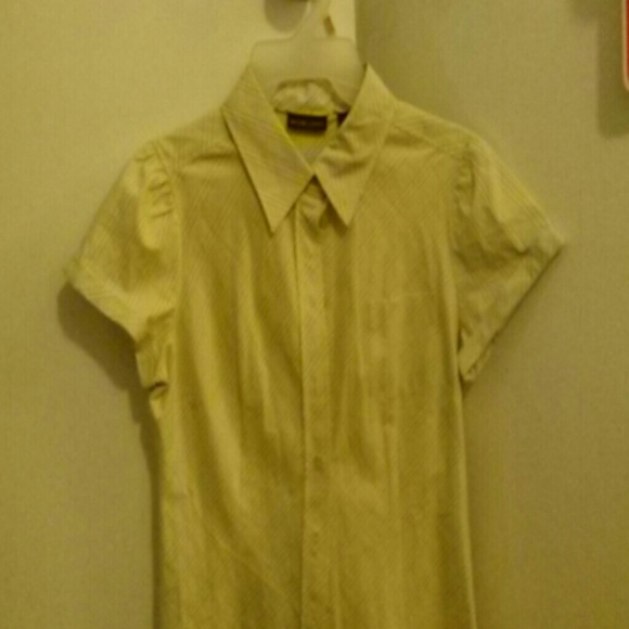 Super cute button down.