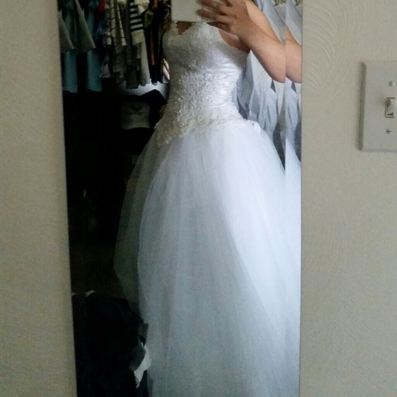 Ball gown /formal or wedding dress - Picture 3 of 4