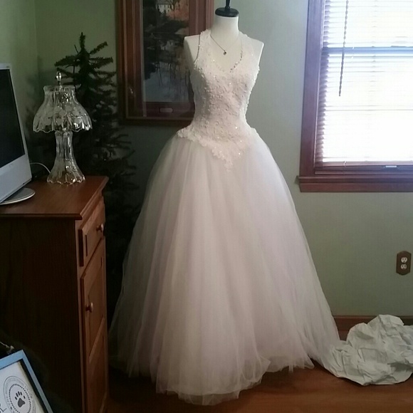Ball gown /formal or wedding dress - Picture 4 of 4
