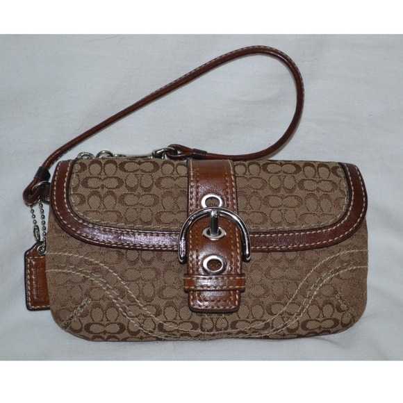 💛 Coach Wristlet- Never Used! 💛