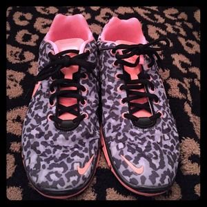Brand new nike atomic pink leopard free 5.0 size 9