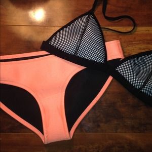 Triangl Bikini in "Tilly Sunburst" 🌞🌞🌞🌻🌺