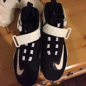 Air Max, size 6 in women & size 4 in boys