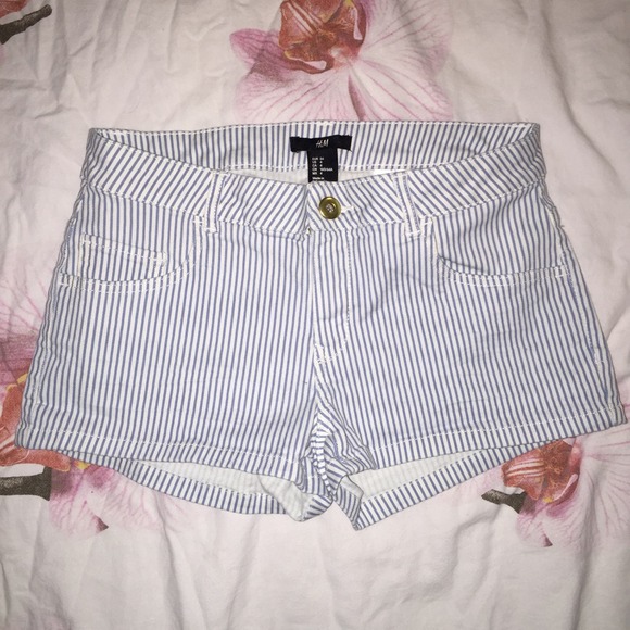 Blue stripes pattern shorts