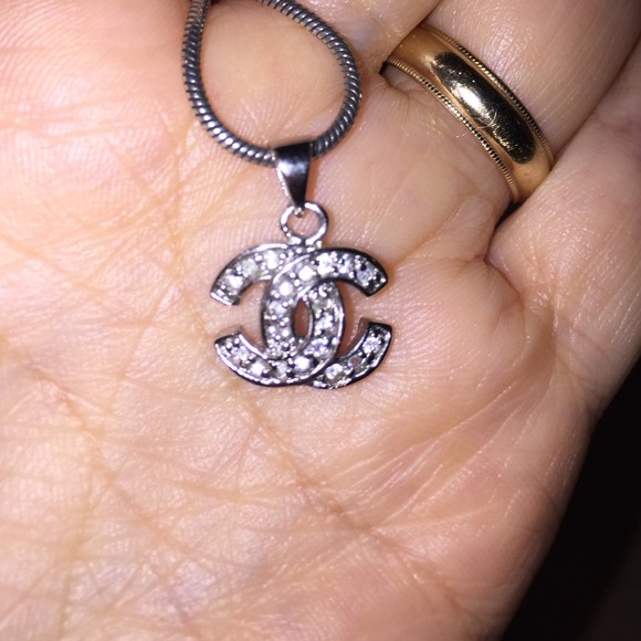 Use the "offer" Button 🚨 Precious charm 💎