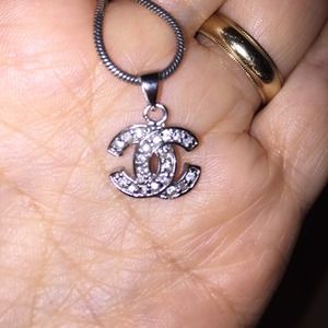 Use the "offer" Button 🚨 Precious charm 💎