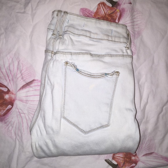 High waisted ripped jeans