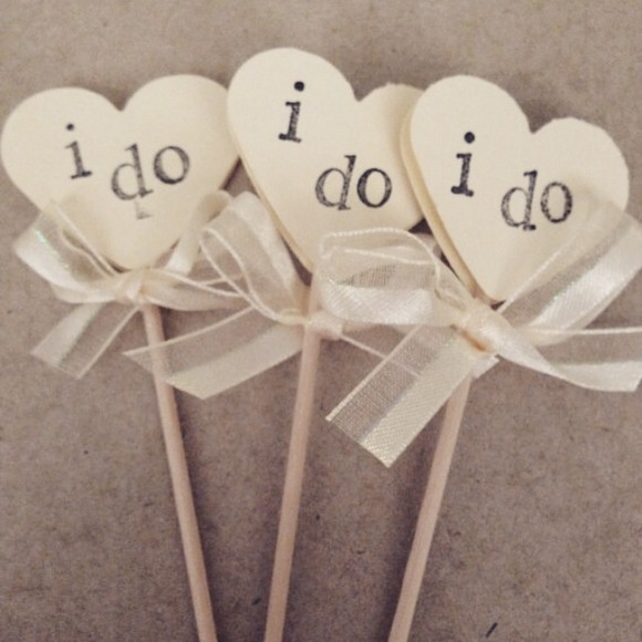 I do cupcake toppers