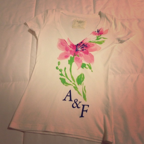 Final Price - Abercrombie & Fitch Flower T-shirt