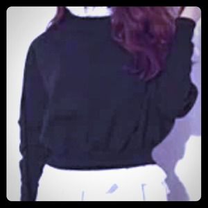 Loose sweatshirt with ruffles.