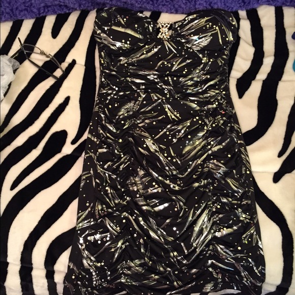 Party dress - Picture 1 of 2