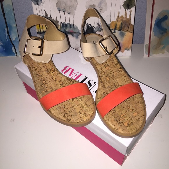 sandals - Picture 2 of 3