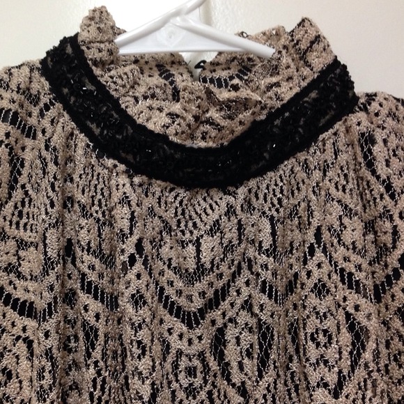 SOLD: NWOT Lovely Lace Top - Picture 4 of 4