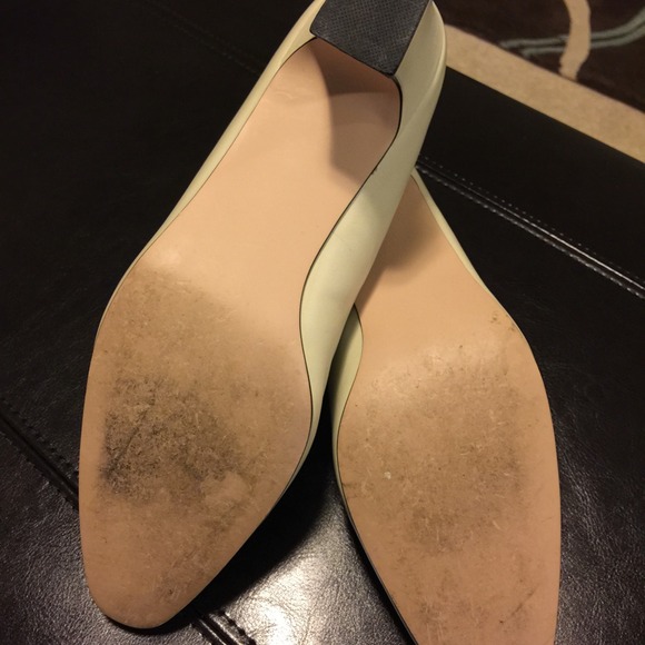 Very Comfortable White Leather Shoes - Picture 3 of 4