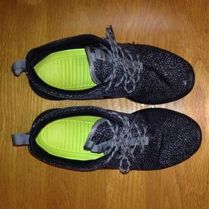 Authentic black Nike Roshe Runs!