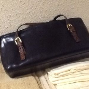 Black purse shoulder strap