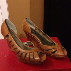 Kenneth Cole Reaction Wedges