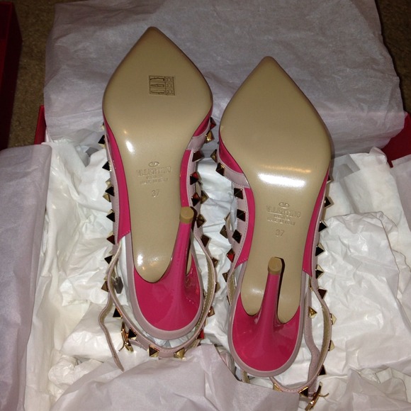 Authentic brand new Valentino studs heel - Picture 2 of 4