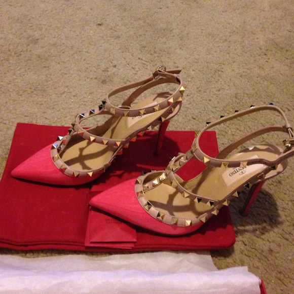 Authentic brand new Valentino studs heel - Picture 4 of 4