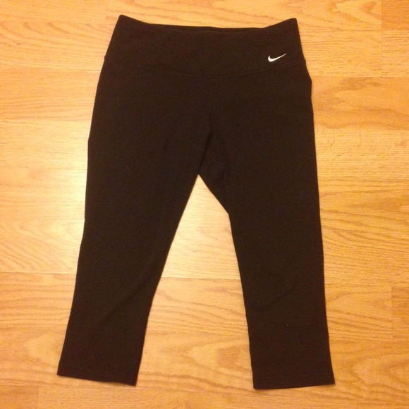 nikes dri-fit capris leggings