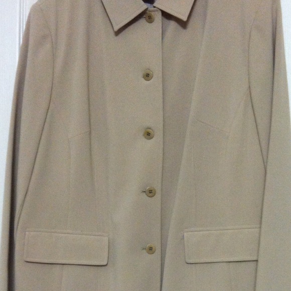 18 W Suit Beige 5 bottons Skirt 2bags rear