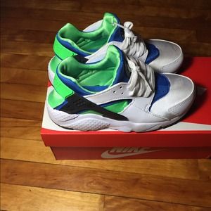 Nike Huarache size 5