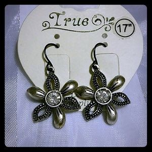 Cute flower earrings!