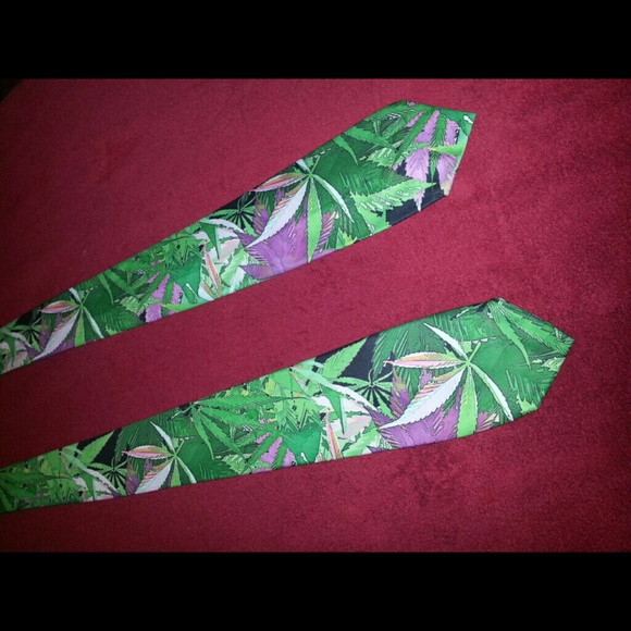 Hand sewn Marijuana mens tie - Picture 2 of 2