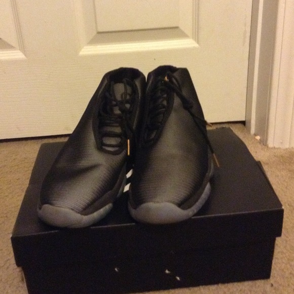 Jordan aj future size 7y(reflective) - Picture 2 of 3