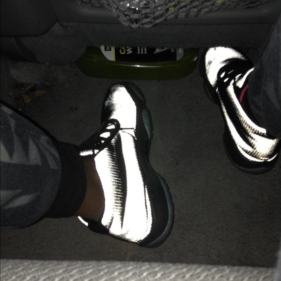 Jordan aj future size 7y(reflective) - Picture 3 of 3