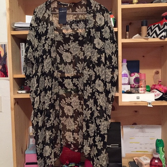 Brandy Melville Floral Alexis Kimono