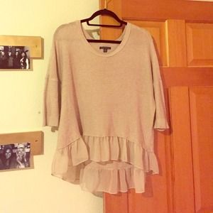 Oversized sweater with chiffon ruffle