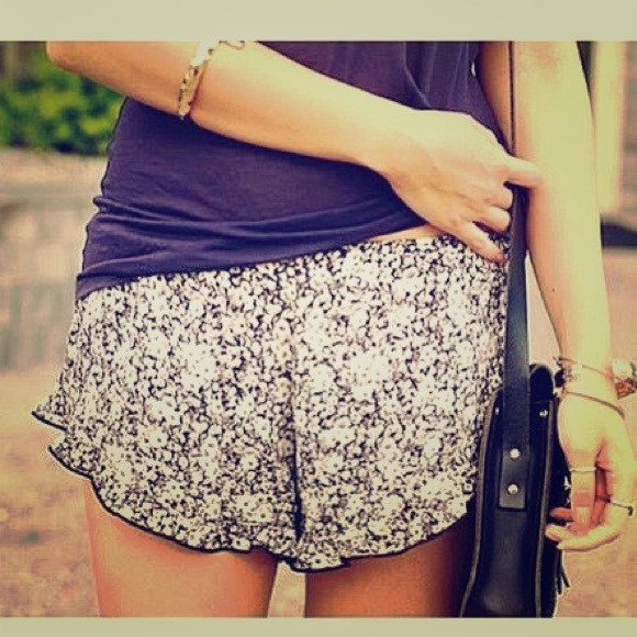 Brandy Melville Vodi Shorts