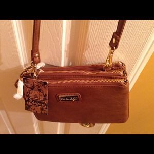 Chateau Crossbody