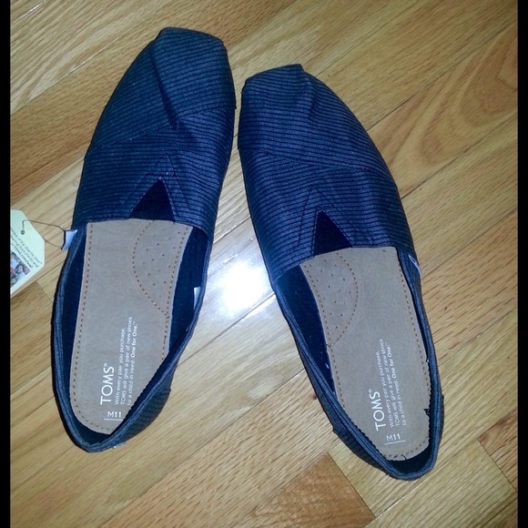 Men's Classic TOMS. Black stripe. Size 11.