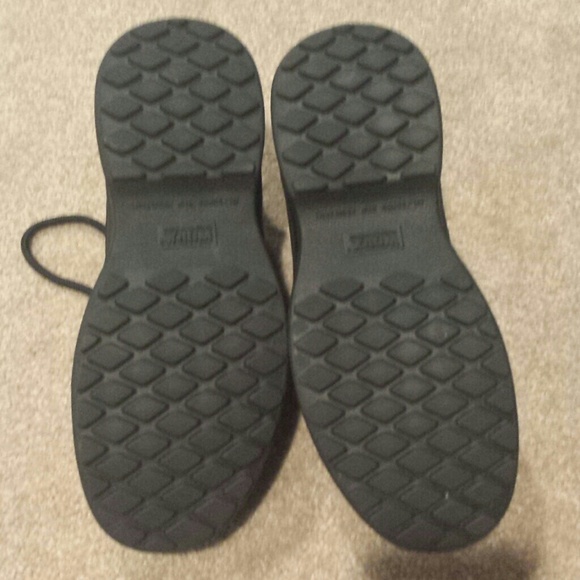 Work Shoes - Picture 2 of 3