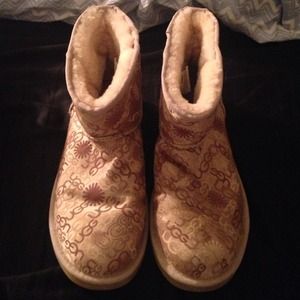 ❤FLASH!! ❤ 🎉🎉🎉 MAKE OFFERS!!!   Like New Uggs