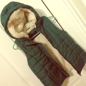 ❄️Dark green puffy, fur vest! ❄️