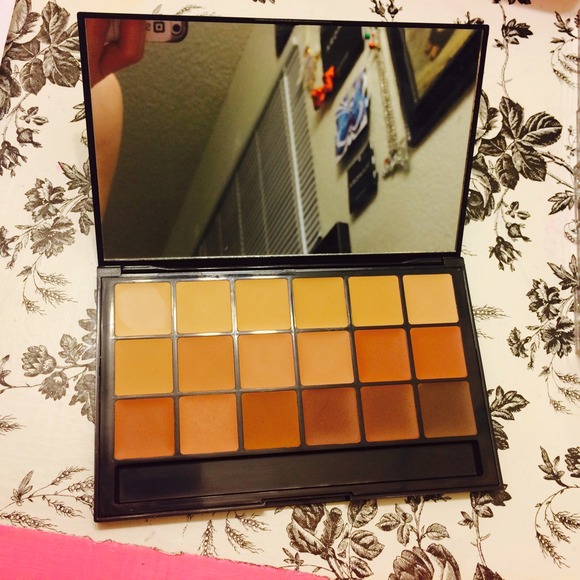 RCMA VK FOUNDATION/CONCEALER PALETTE