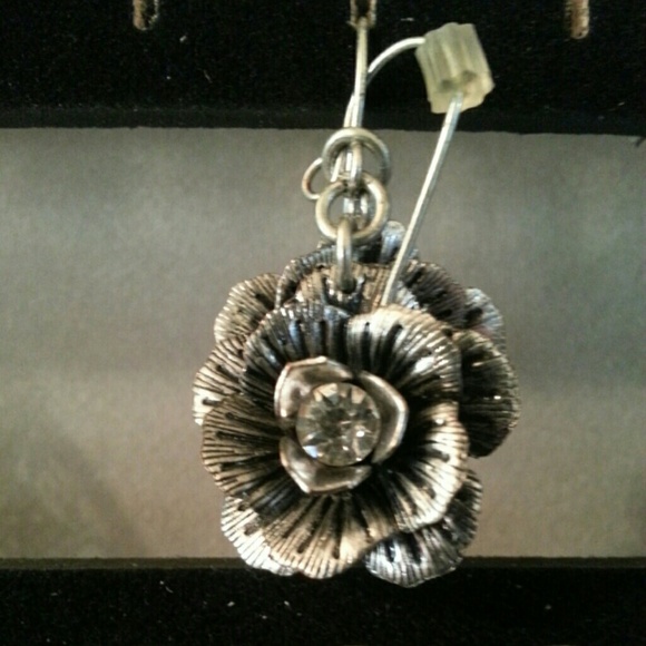 Silver Flower Crystal Earings