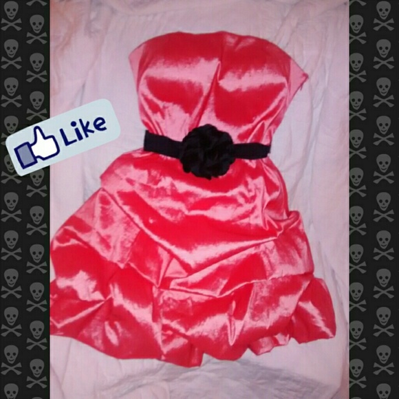 👗STRAPLESS SHORT PROM DRESS