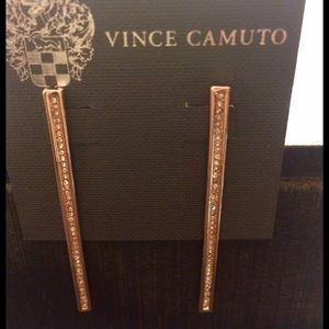 🆕 Vince Camuto earring*