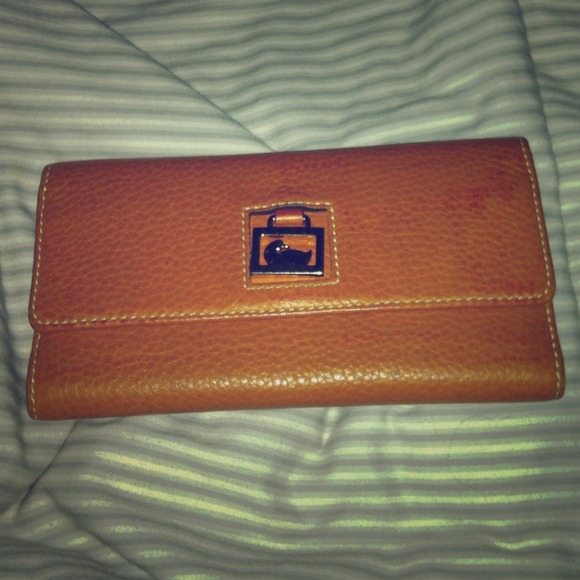 Dooney & Bourke wallet