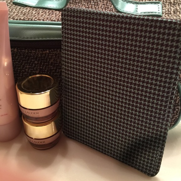 🚫SOLD BUNDLE🚫Estée Lauder Makeup Bag Skin Care - Picture 4 of 4