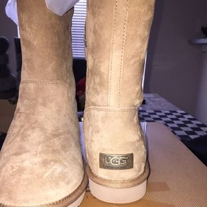 Brand new ugg boots(AUTHENTIC)