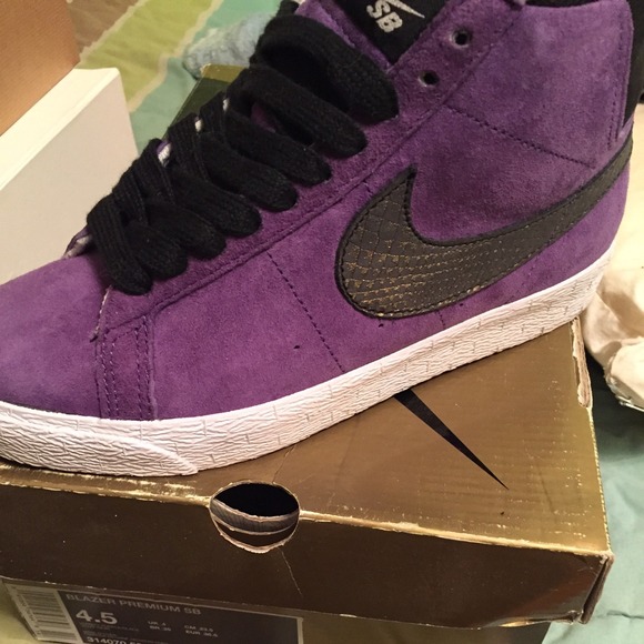 Never worn purple blazer SB Nike sneakers