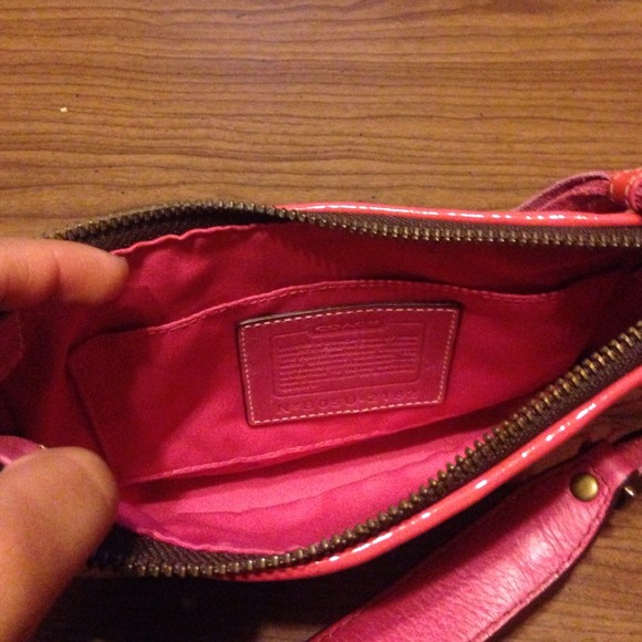 Authentic small shoulder coach purse - Picture 3 of 4