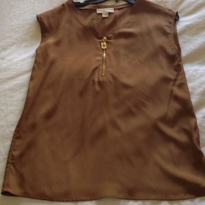 Sleeveless MK shirt